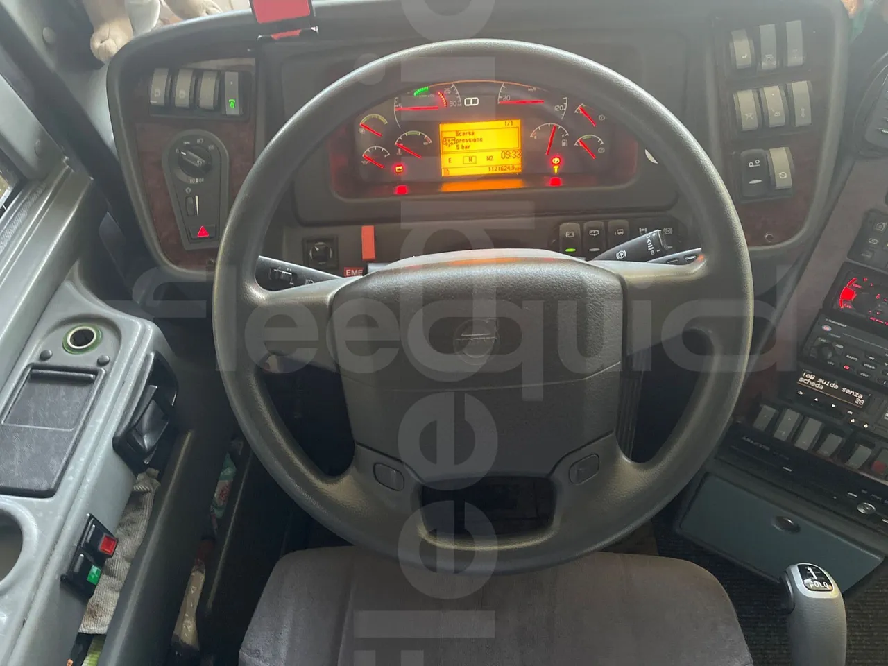Volvo Barbi Genesis HDHV -EUR3 -309kW -13.81m - steering wheel photo