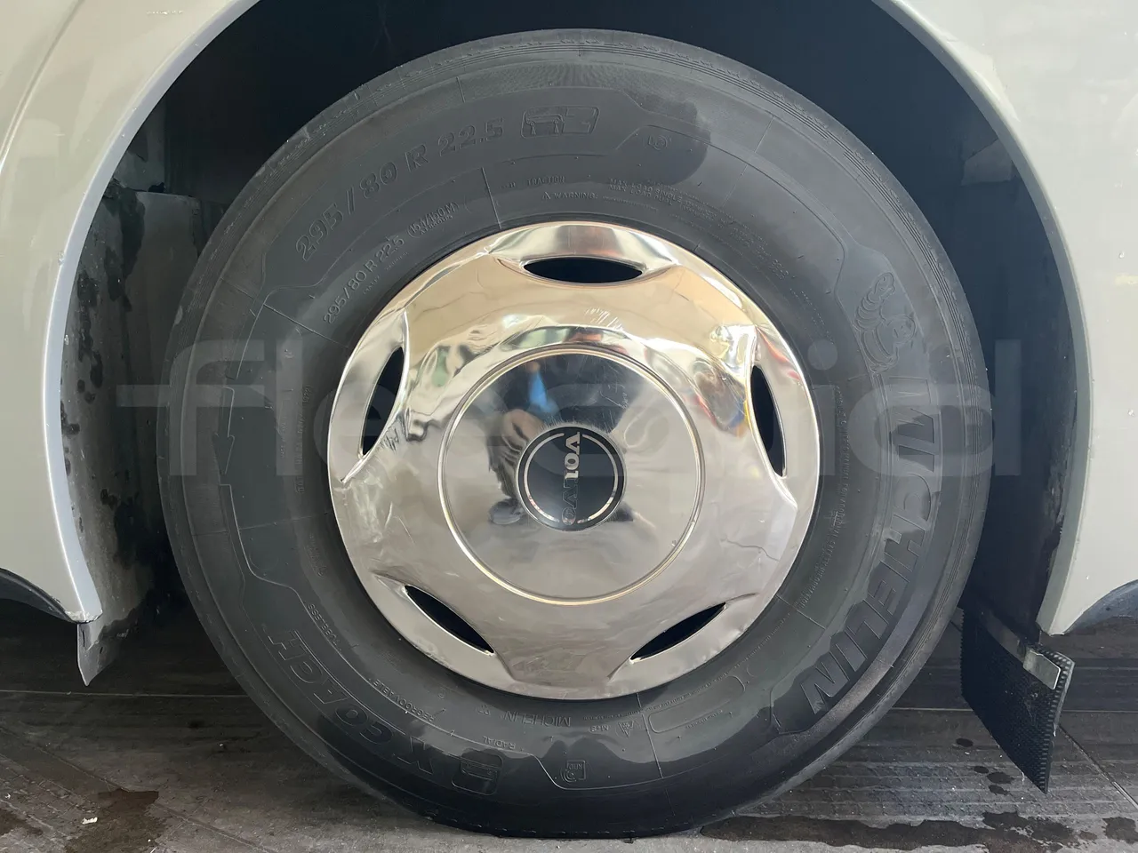 Volvo Barbi Genesis HDHV -EUR3 -309kW -13.81m - rear left tire photo