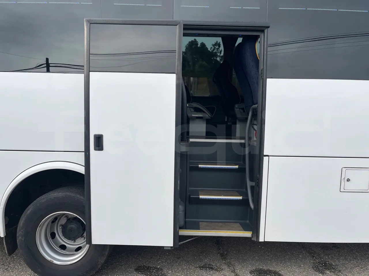 Iveco Indcar Next - EUR6 - 185kW - 9.390m - front door 2 open