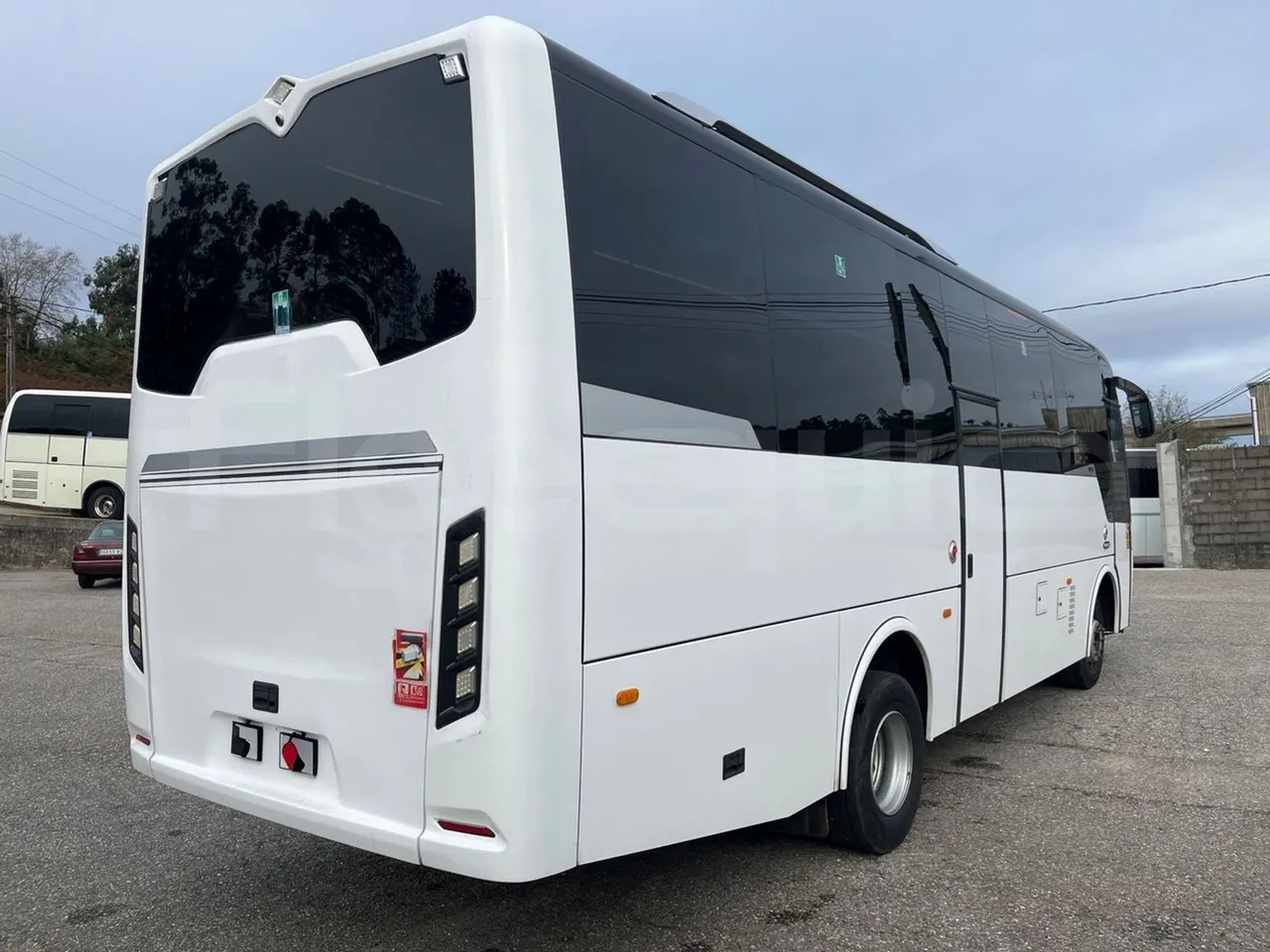 Iveco Indcar Next - EUR6 - 185kW - 9.390m - 3/4 right rear doors closed