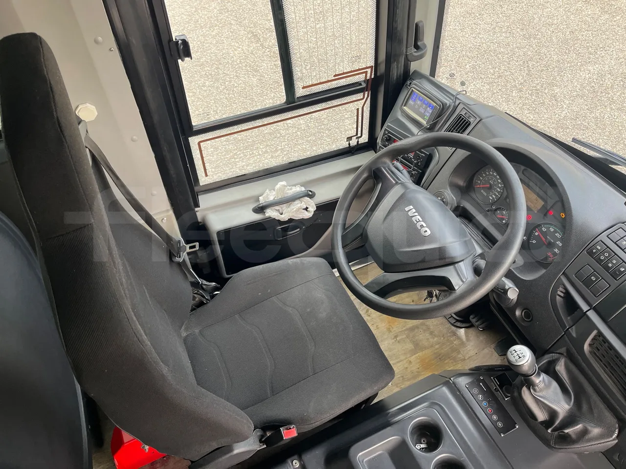 Iveco Indcar Next - EUR6 - 185kW - 9.390m - driver's seat photo