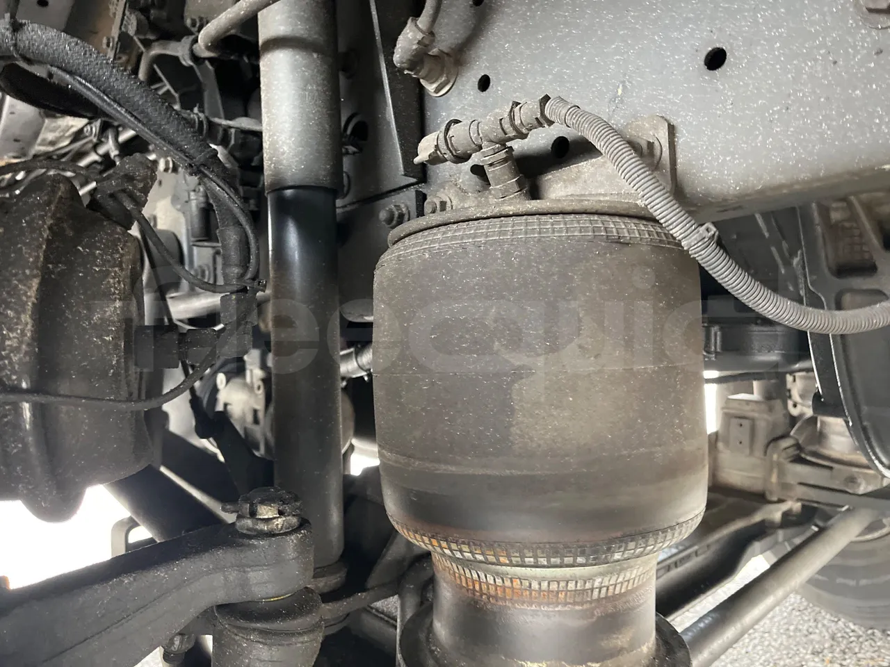 Iveco Indcar Next - EUR6 - 185kW - 9.390m - front air springs right