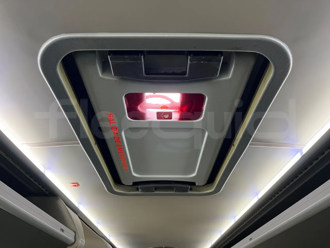 Iveco Indcar Next - EUR6 - 185kW - 9.390m - roof hatch 1