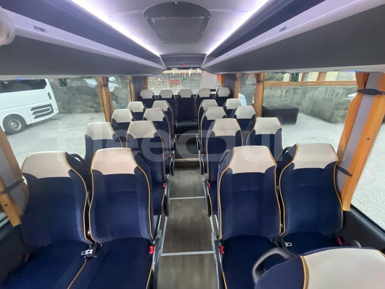 Iveco Indcar Next - EUR6 - 185kW - 9.390m - reverse view middle aisle