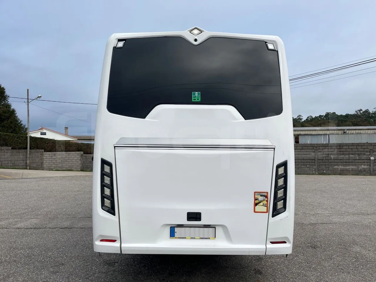 Iveco Indcar Next - EUR6 - 185kW - 9.390m - rear hatch closed