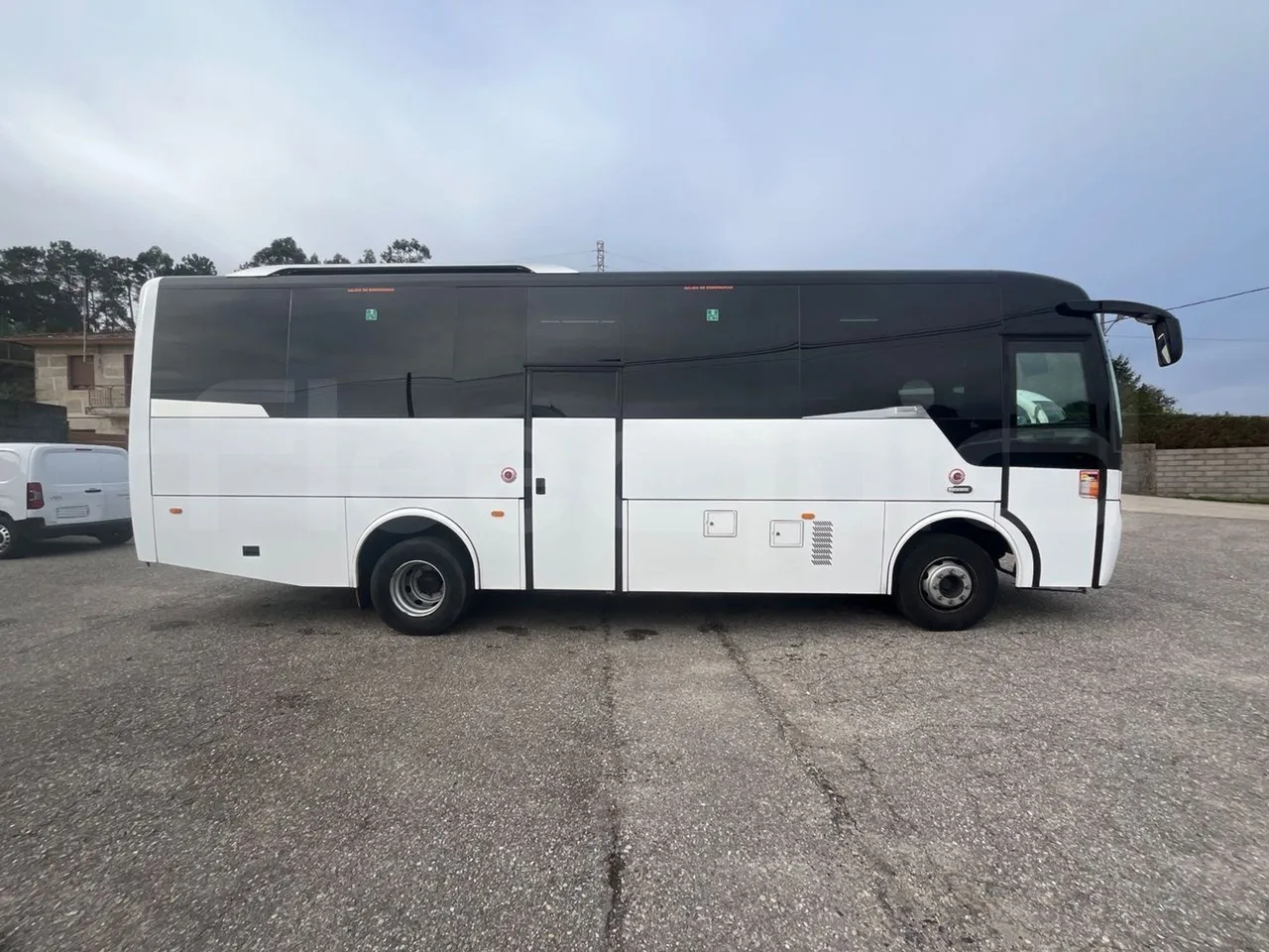 Iveco Indcar Next - EUR6 - 185kW - 9.390m - right side doors closed