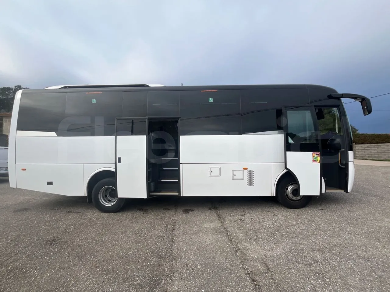 Iveco Indcar Next - EUR6 - 185kW - 9.390m - right side doors open