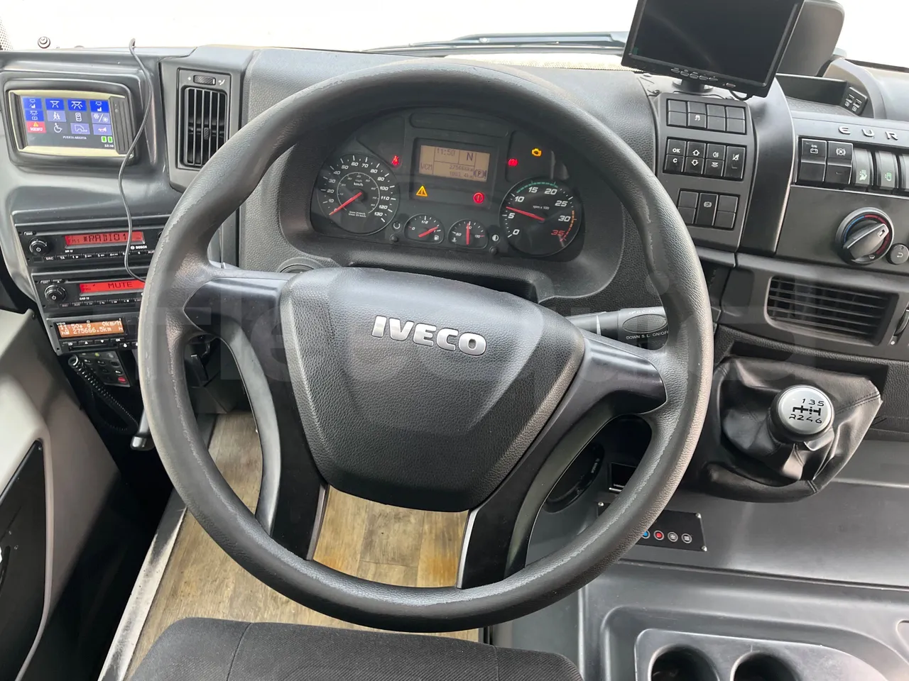 Iveco Indcar Next - EUR6 - 185kW - 9.390m - steering wheel photo