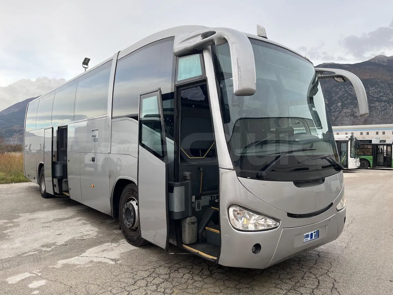 Irizar Scania K380EB - EUR4 - 279kW - 12m - 3/4 right front doors open