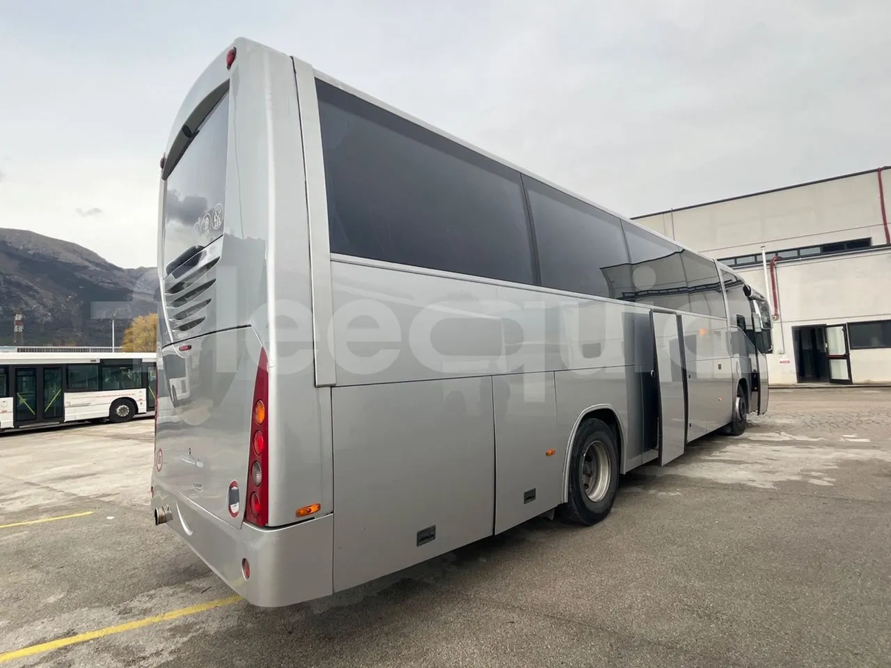 Irizar Scania K380EB - EUR4 - 279kW - 12m - 3/4 right rear doors open