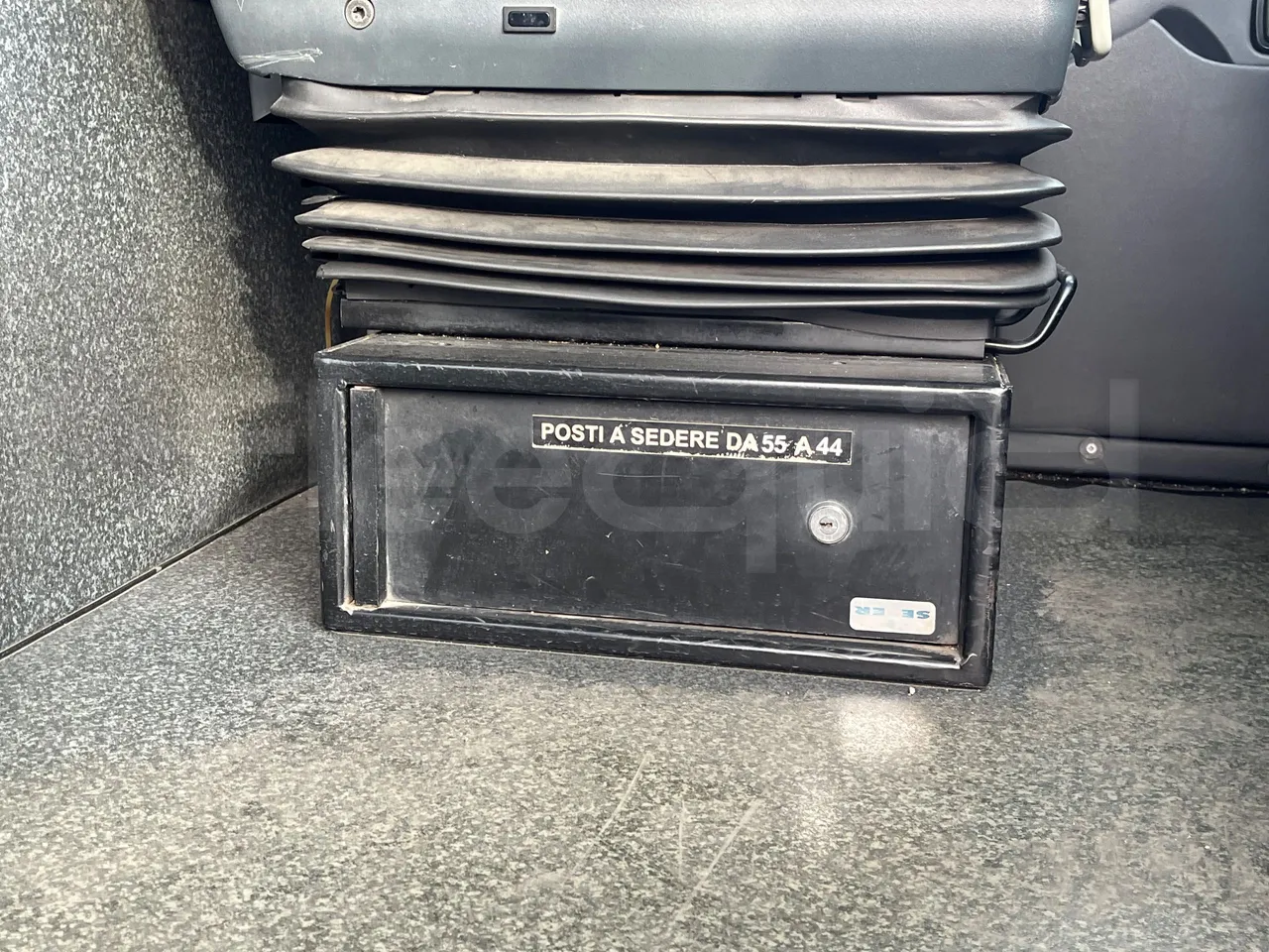 Irizar Scania K380EB - EUR4 - 279kW - 12m - seat plate photo