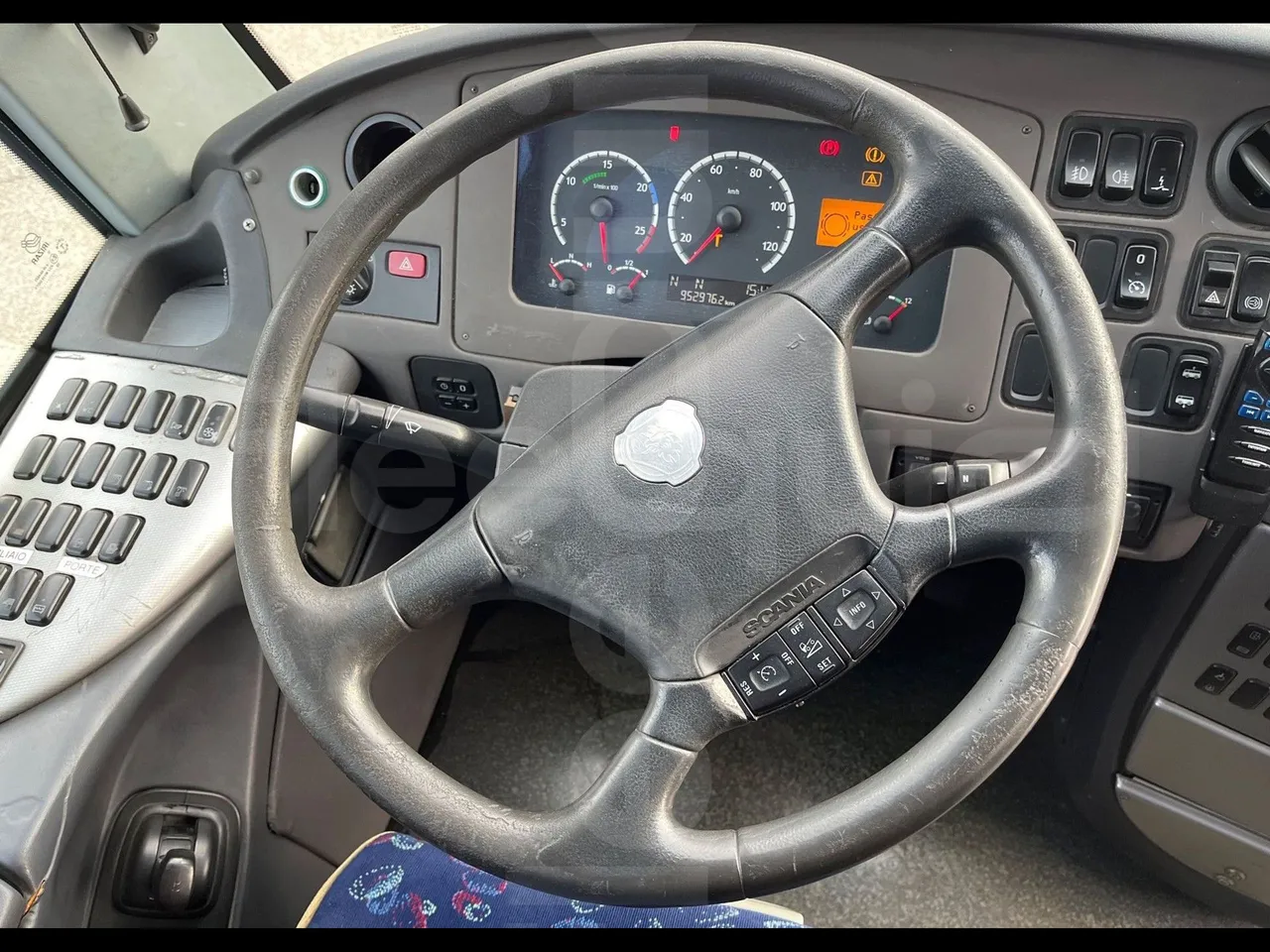 Irizar Scania K380EB - EUR4 - 279kW - 12m - steering wheel photo