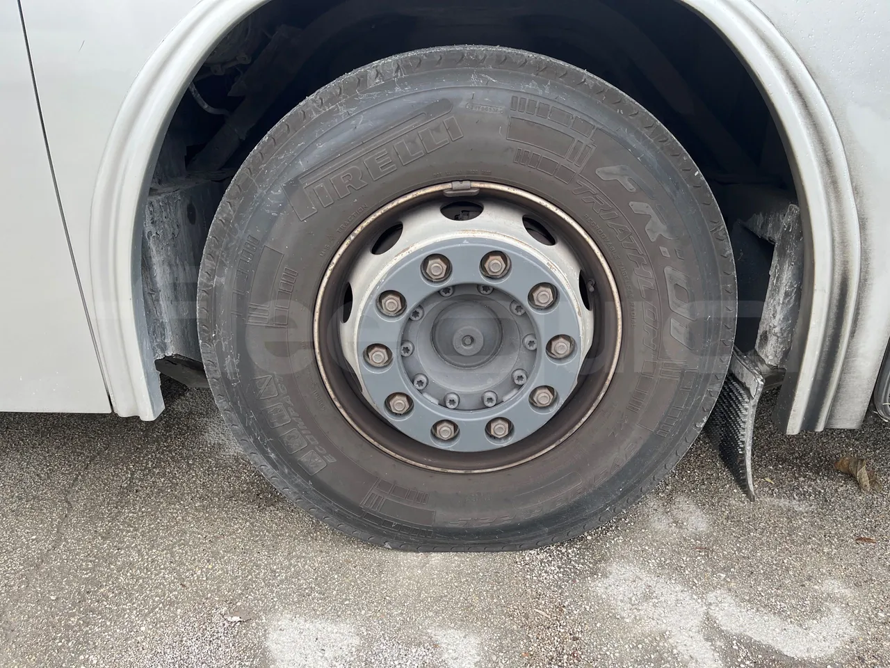Irizar Scania K380EB - EUR4 - 279kW - 12m - front left tire measurements