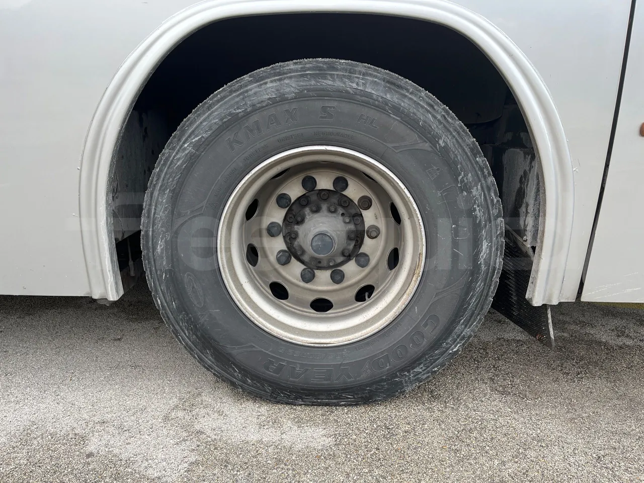 Irizar Scania K380EB - EUR4 - 279kW - 12m - rear left tire photo