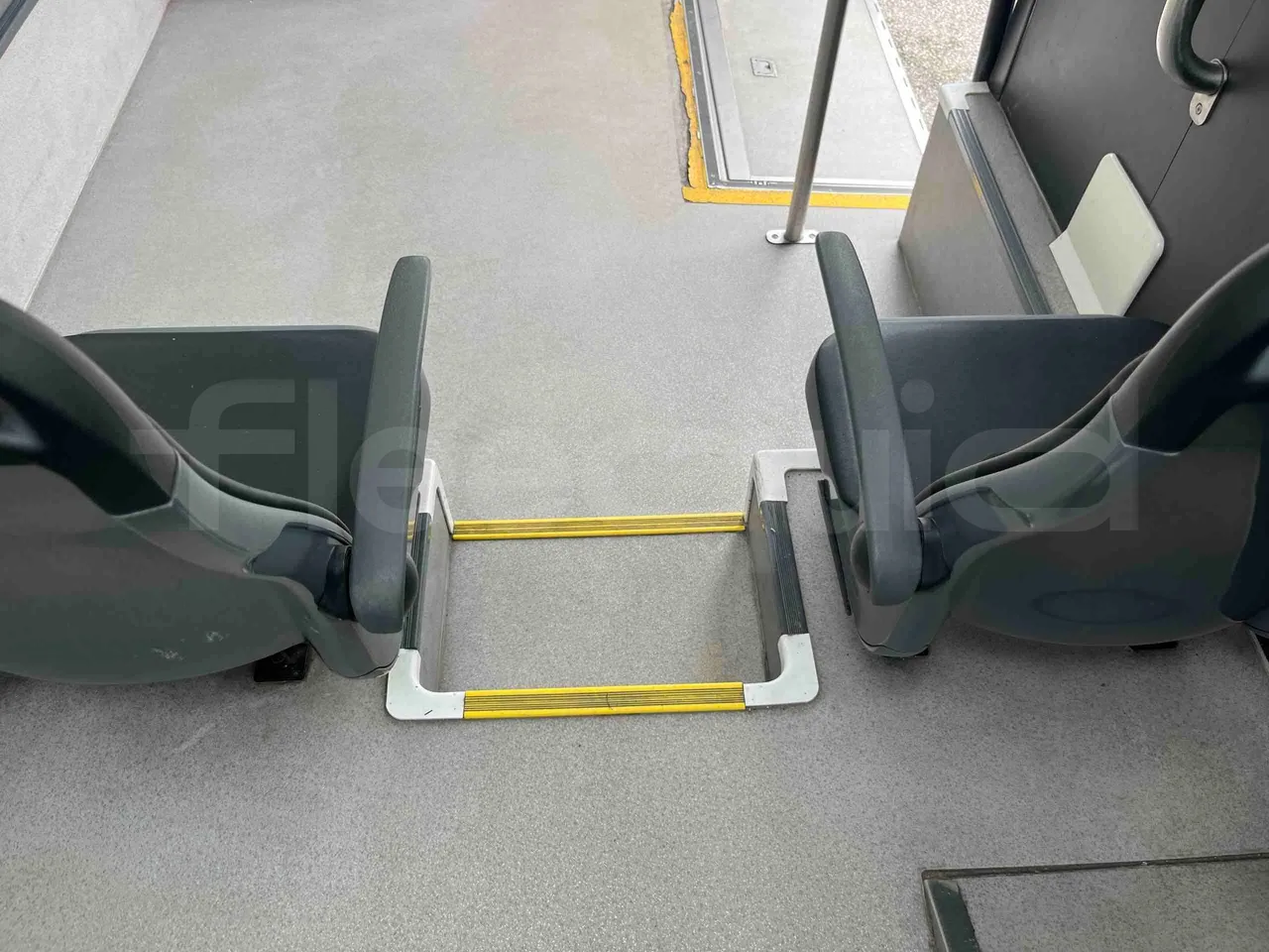 Mercedes-Benz Sprinter 906BB50 - EUR 6 -120kW - 7.361m - armrest detail photo