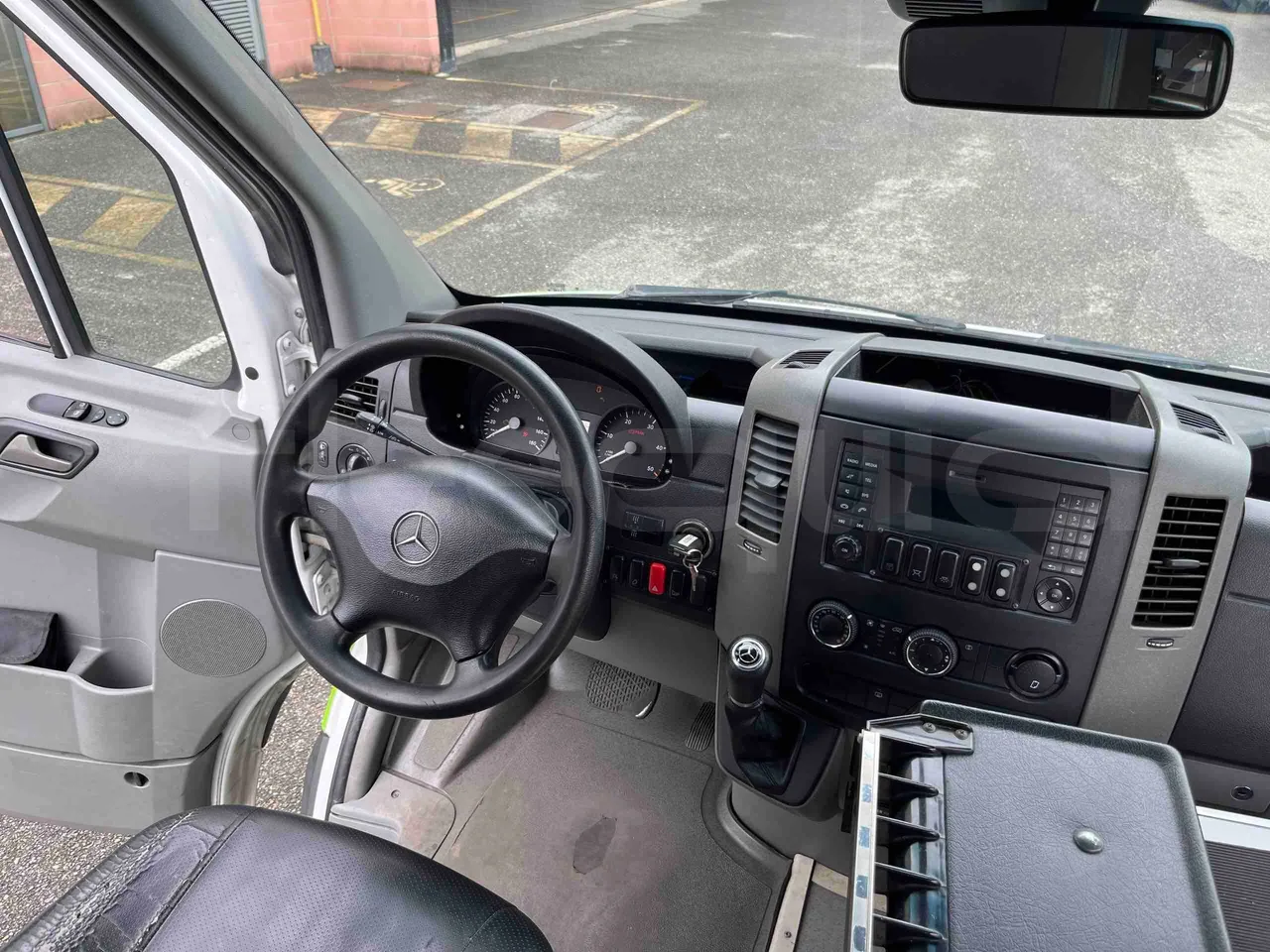 Mercedes-Benz Sprinter 906BB50 - EUR 6 -120kW - 7.361m - buttons panels on