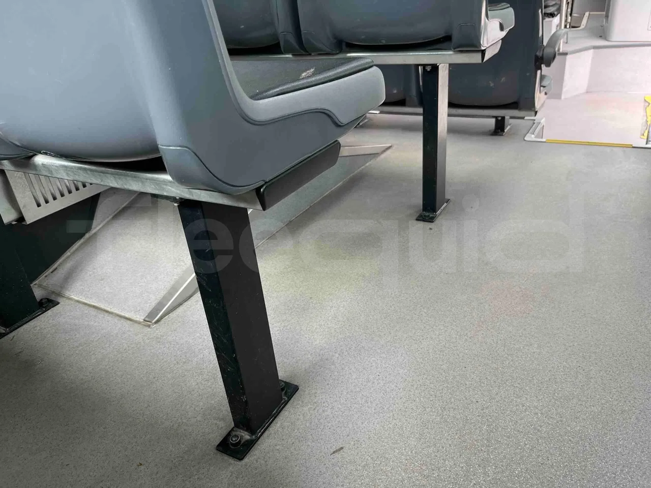 Mercedes-Benz Sprinter 906BB50 - EUR 6 -120kW - 7.361m - footrest detail photo