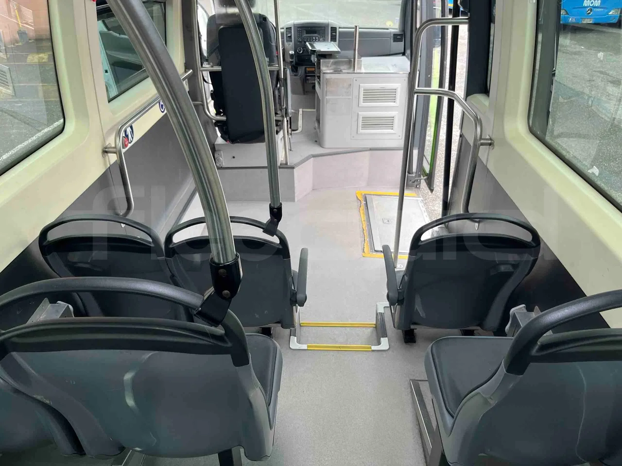 Mercedes-Benz Sprinter 906BB50 - EUR 6 -120kW - 7.361m - forward view middle aisle