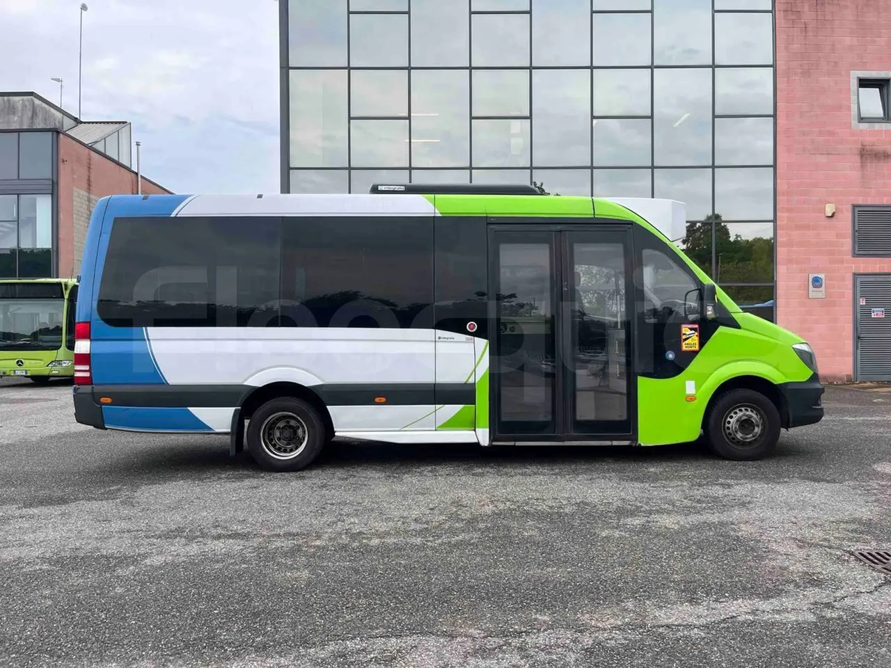 Mercedes-Benz Sprinter 906BB50 - EUR 6 -120kW - 7.361m - right side doors closed