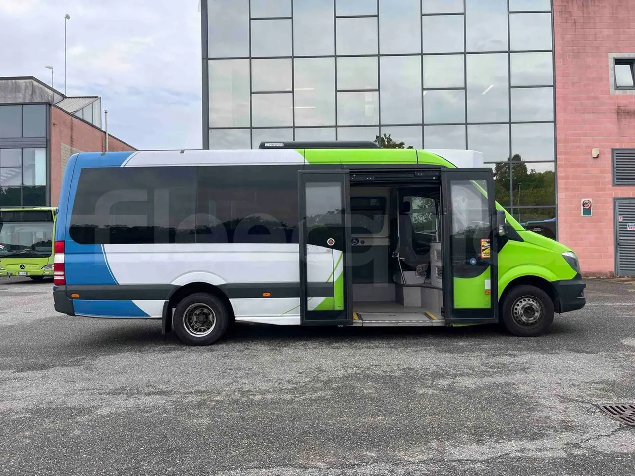 Mercedes-Benz Sprinter 906BB50 - EUR 6 -120kW - 7.361m - right side doors open
