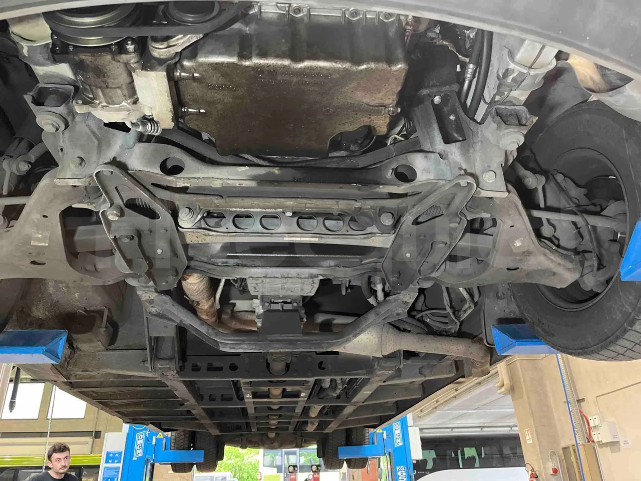 Mercedes-Benz Sprinter 906BB50 - EUR 6 -120kW - 7.361m - front undercarriage from front