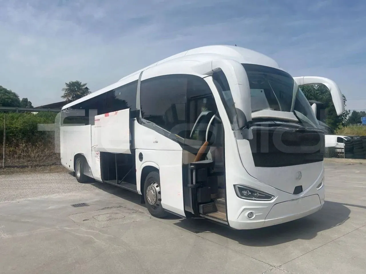 Irizar i6 AD2 I6 13.35/330 E6D/55-EUR6-330Kw-12,92m - Base cover photo