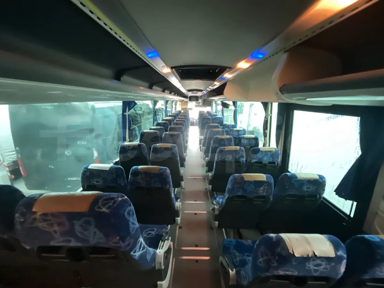 Irisbus 397 397EF3 - Euro5 - 331kW - 13mt - forward view middle aisle