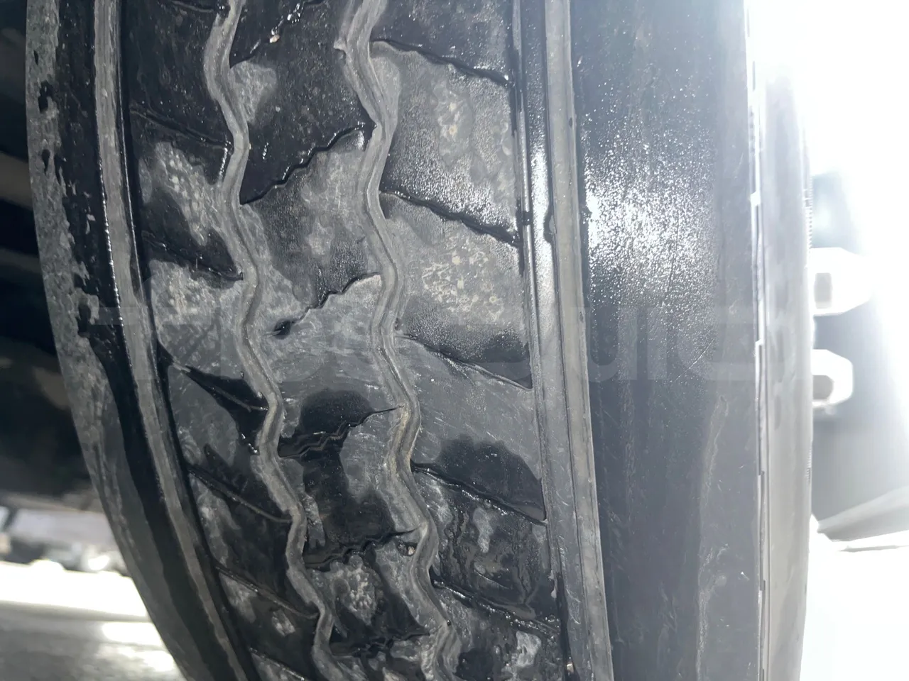 Irisbus 397 397EF3 - Euro5 - 331kW - 13mt - tread condition front tires right