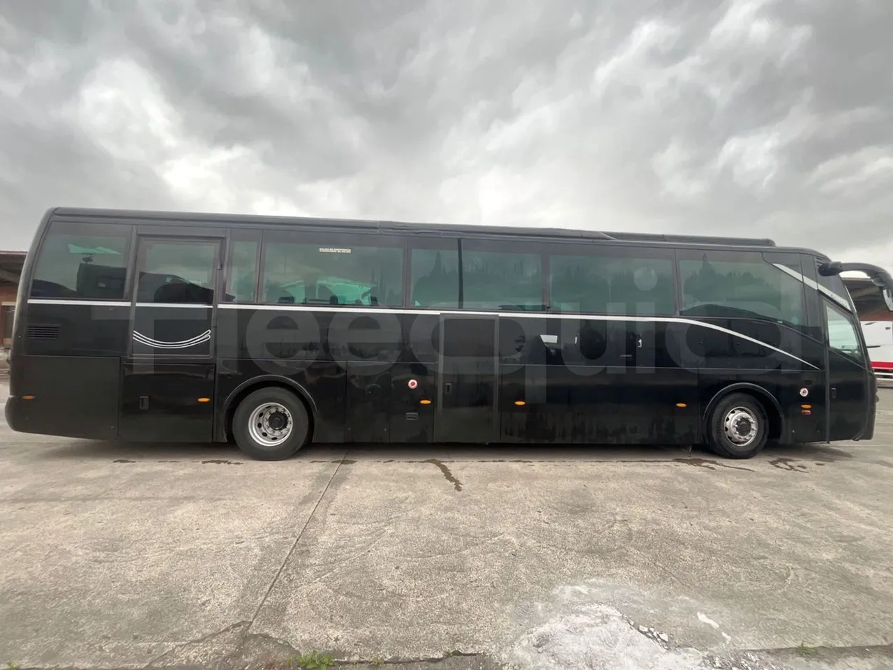 Irisbus 397 397EF3 - Euro5 - 331kW - 13mt - right side doors closed
