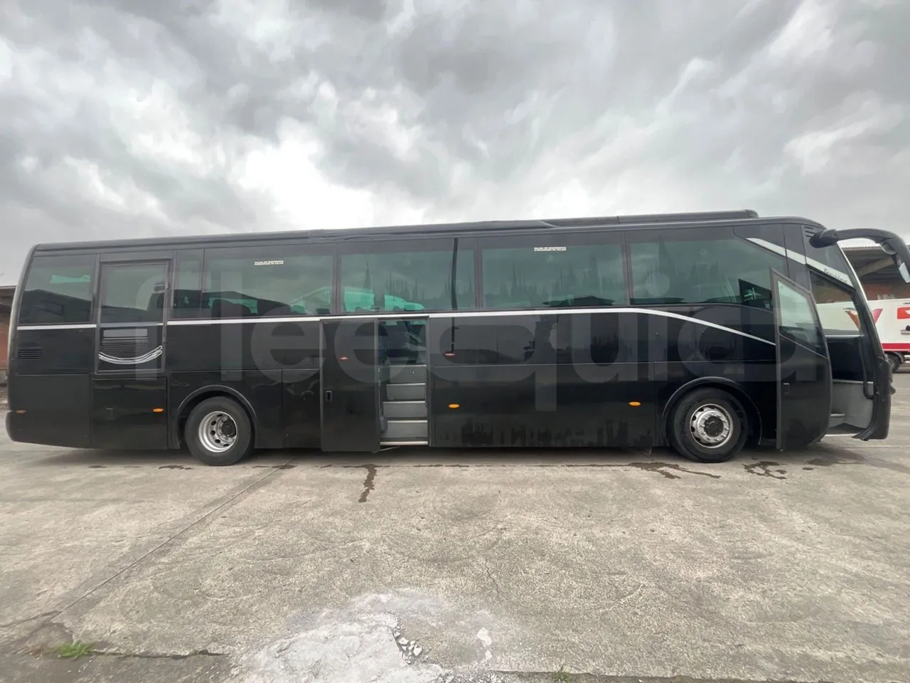 Irisbus 397 397EF3 - Euro5 - 331kW - 13mt - right side doors open
