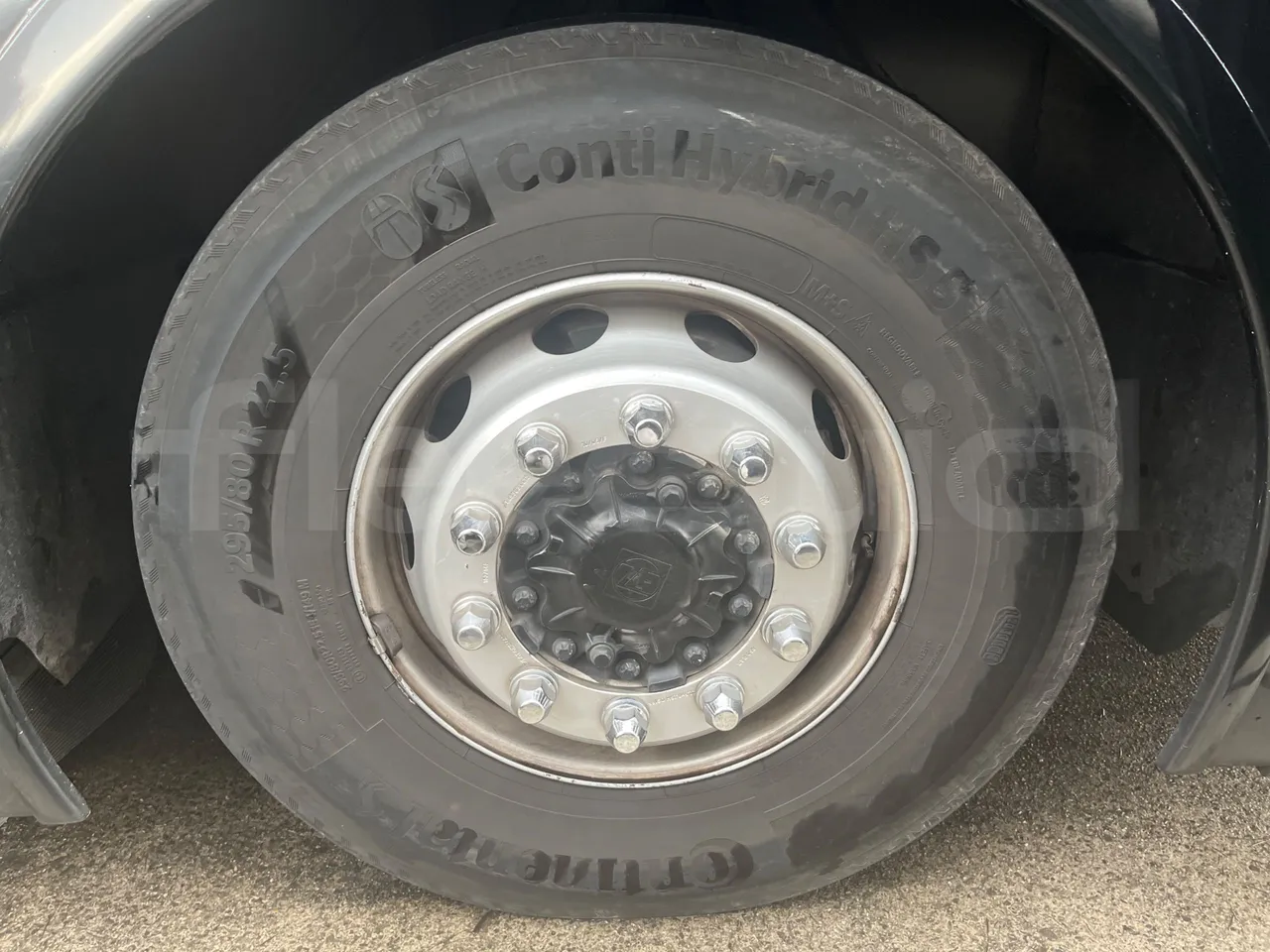 Irisbus 397 397EF3 - Euro5 - 331kW - 13mt - front left tire measurements