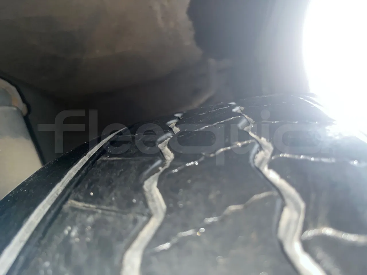 Irisbus 397 397EF3 - Euro5 - 331kW - 13mt - rear left tire photo