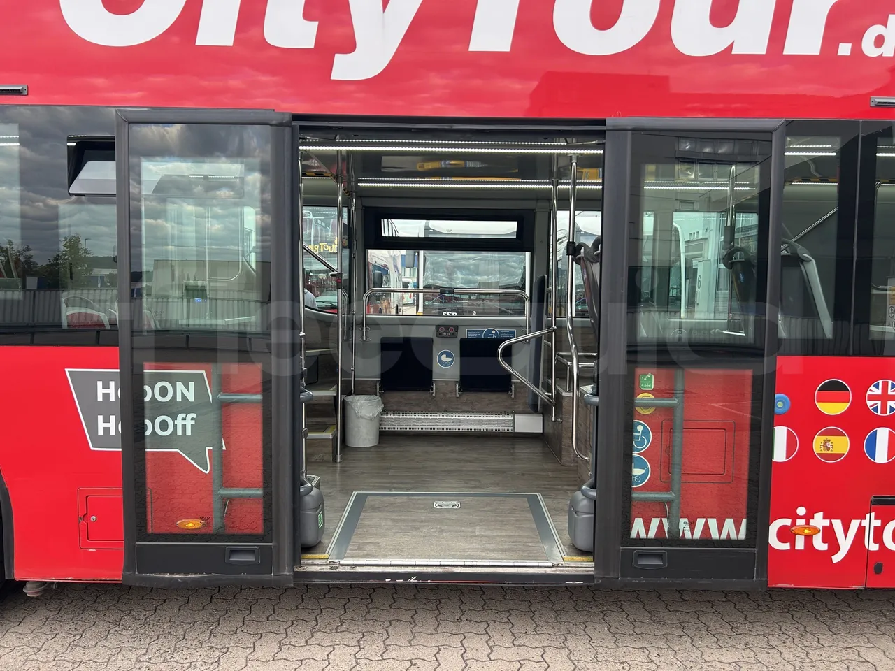 Volvo Unvi - Second Door Open