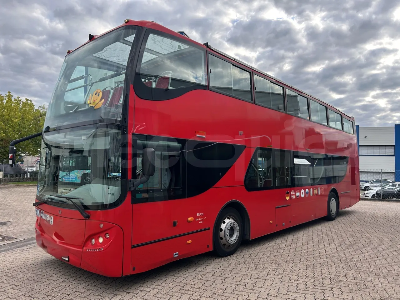 Volvo Unvi - 3/4 Front Left Side