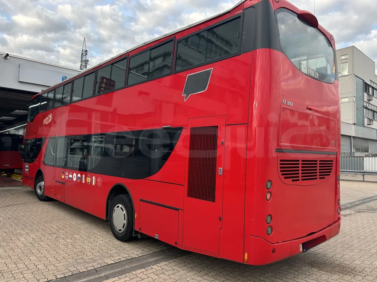Volvo Unvi - 3/4 Rear Left Side