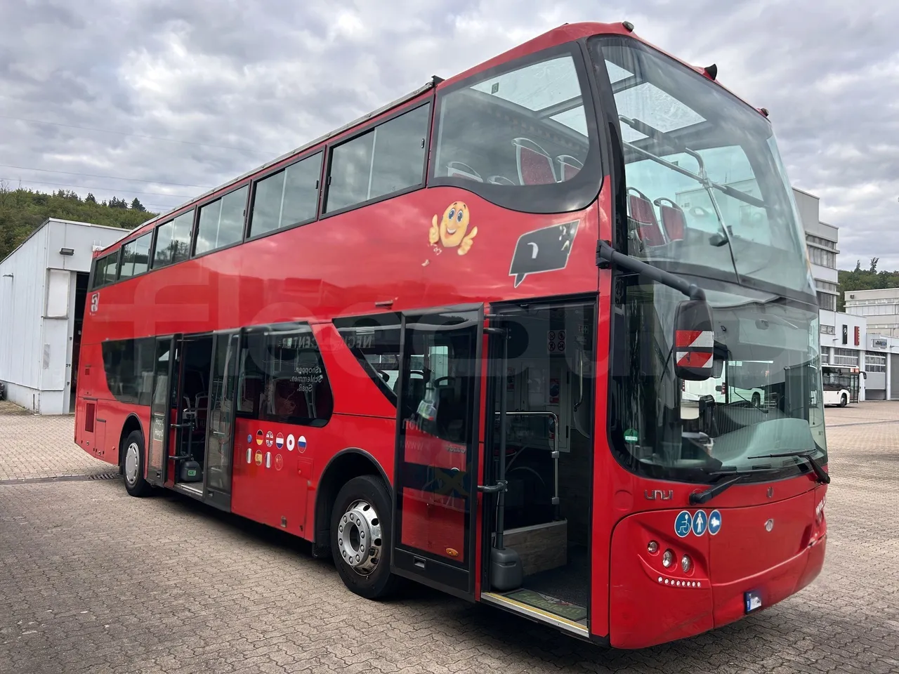 Volvo Unvi - 3/4 Front Right Side Doors Open