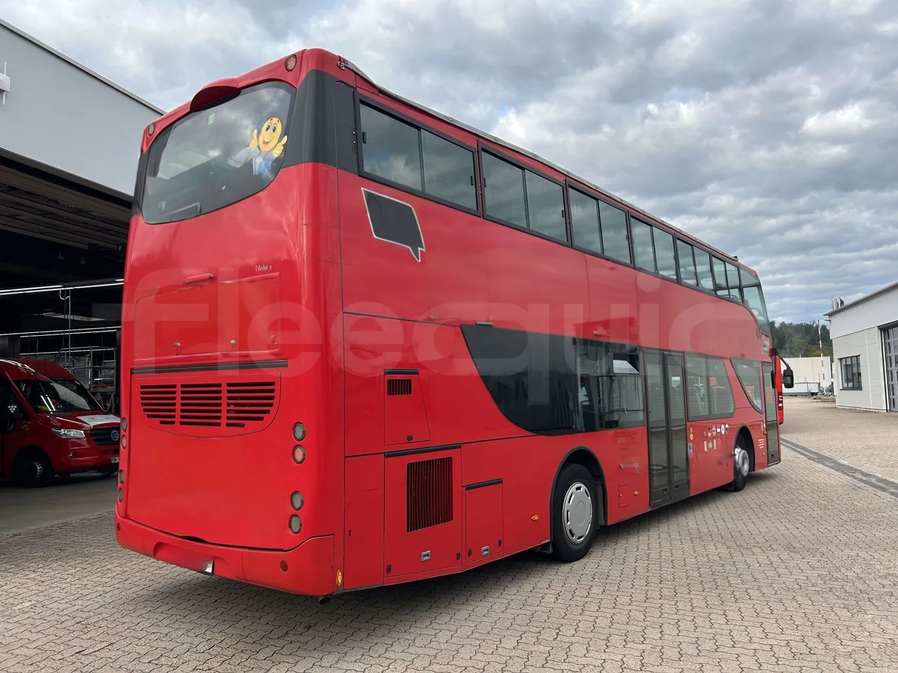 Volvo Unvi - 3/4 Rear Right Side