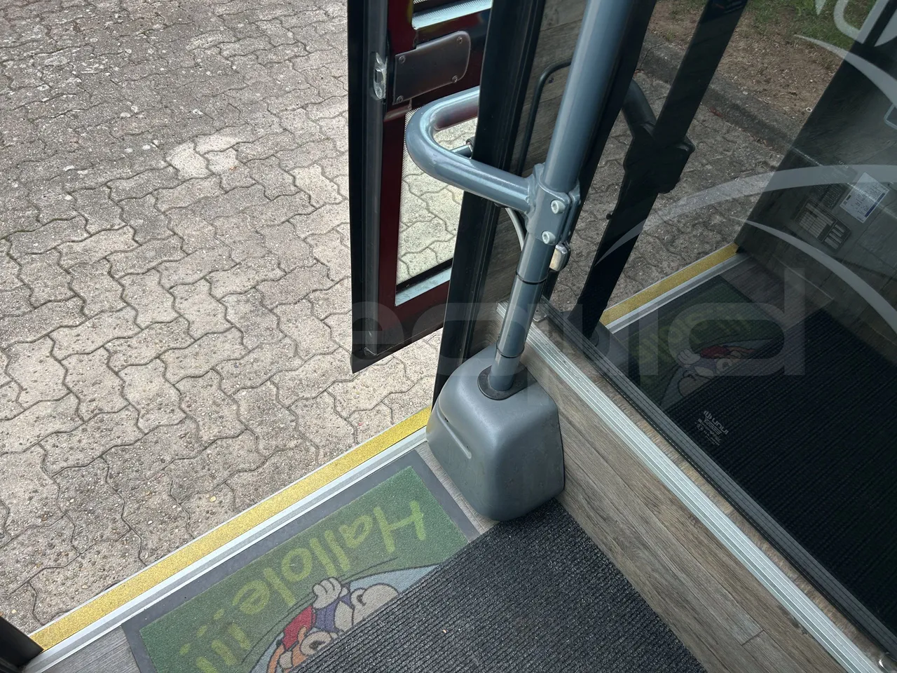 Volvo Unvi - Door Mechanism