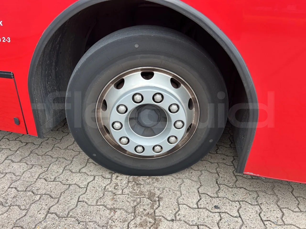 Volvo Unvi - First Axle Left Side: Complete Tyre