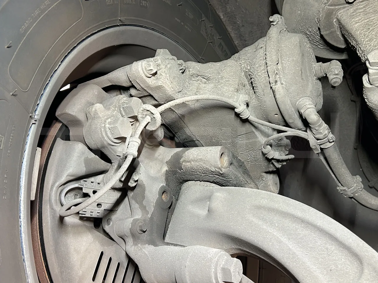 Volvo Unvi - First Axle Brake Calipers Right Side
