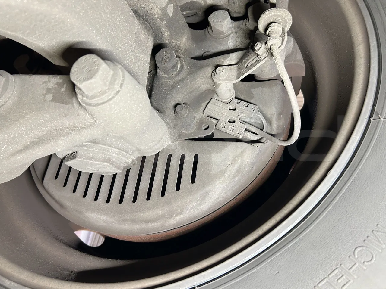 Volvo Unvi - First Axle Discs Left Side