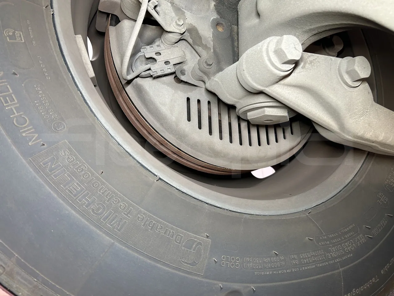 Volvo Unvi - First Axle Discs Right Side