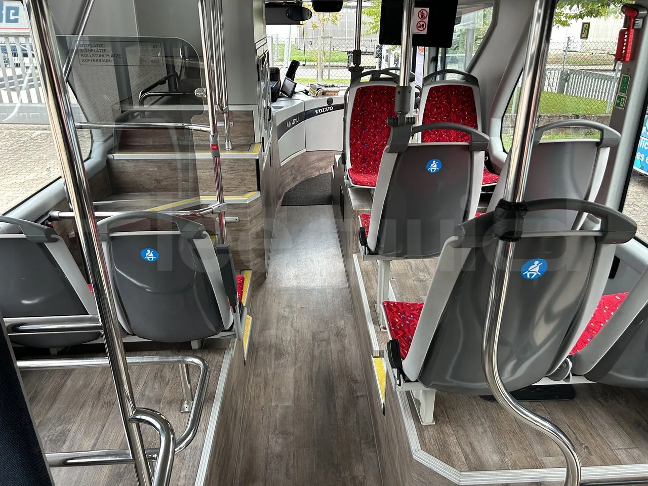 Volvo Unvi - Forward Seats From Middle Position