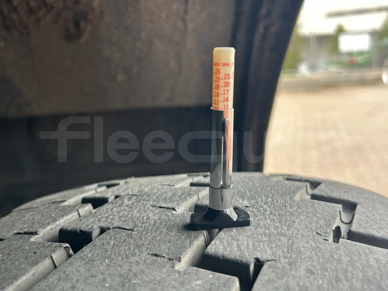 Volvo Unvi - Second Axle Left Side: Tyre Thickness