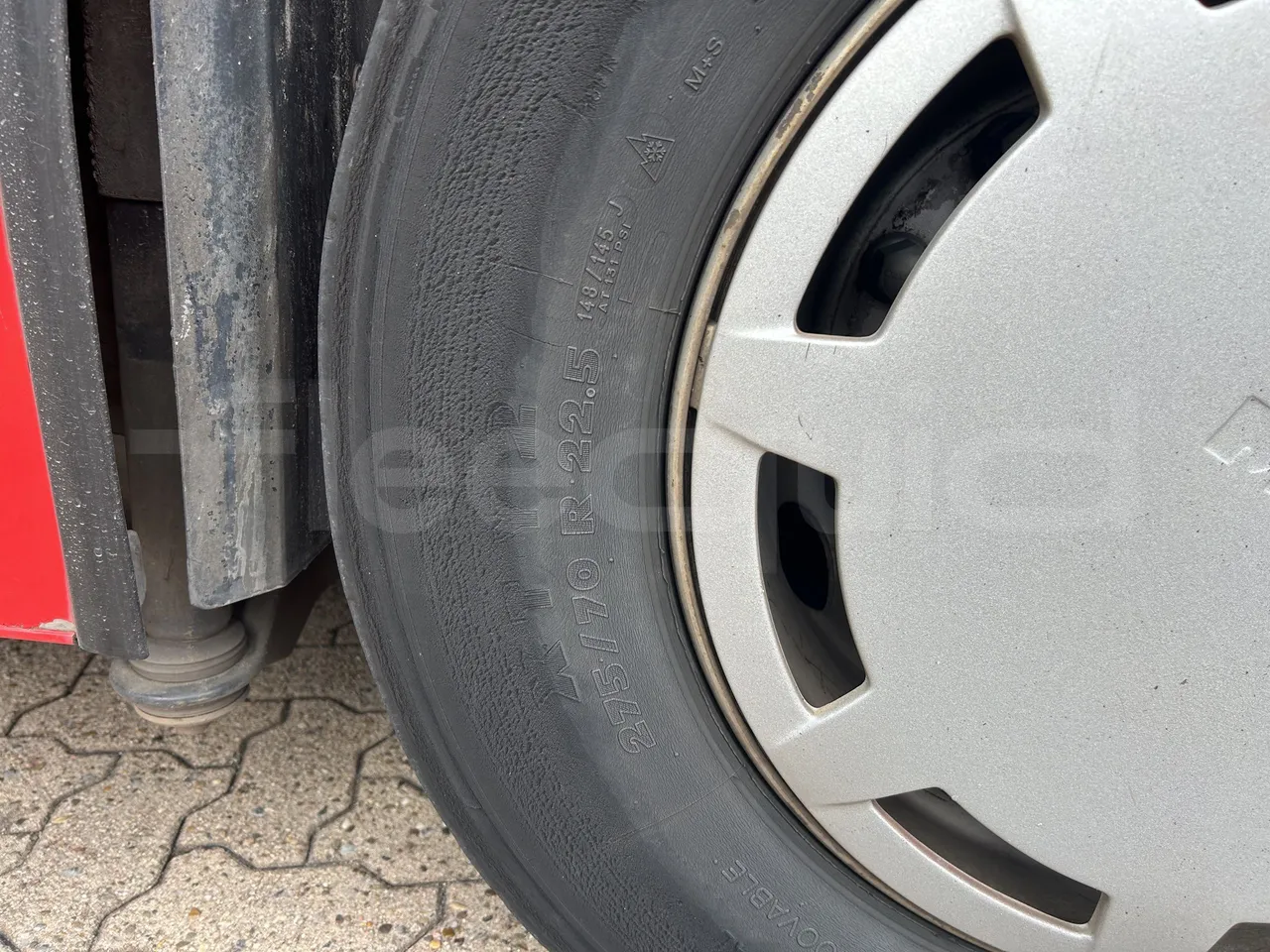 Volvo Unvi - Second Axle Left Side: Tyre Size