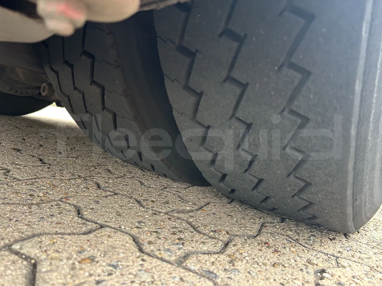 Volvo Unvi - Second Axle Right Side: Tyre Tread