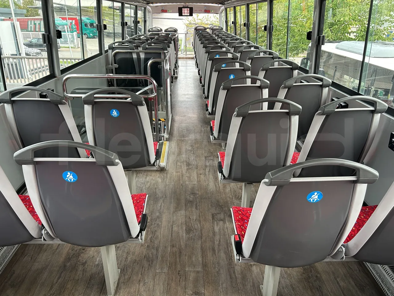 Volvo Unvi - Second Floor: Forward Seats From End Position