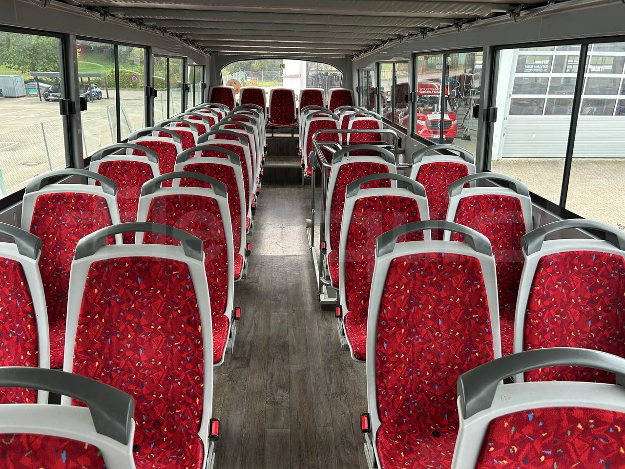 Volvo Unvi - Second Floor: Reverse Seats From Middle Position