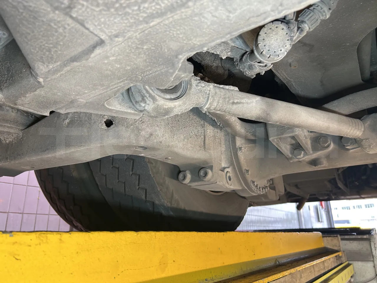 Volvo Unvi - Second Axle Left Side