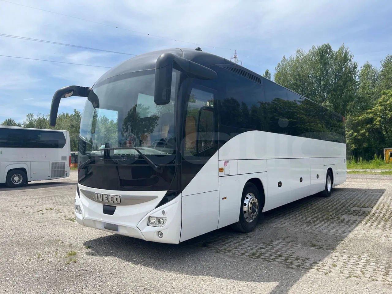 Iveco Magelys SFR2XX - EUR6 - 294kW - 12.265m - 3/4 front left